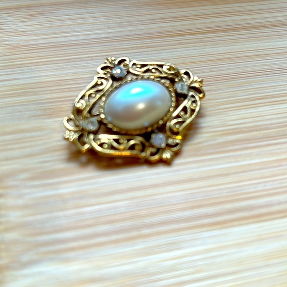 1928 Jewelry - Vintage Gold  brooch